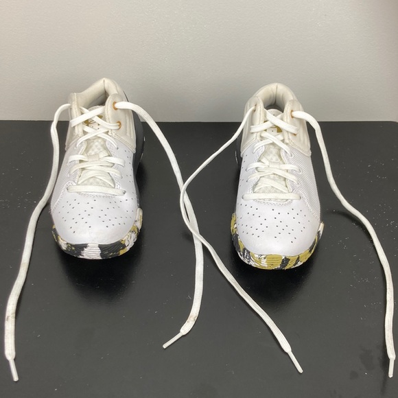 Kid’s Adidas Sneakers w/ cool camo bottoms - Picture 5 of 13